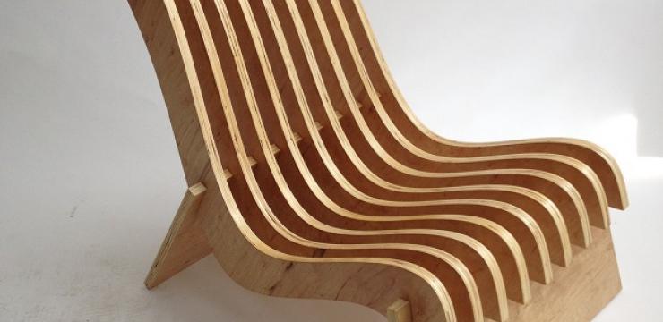 Стильное деревянное кресло для отдыха